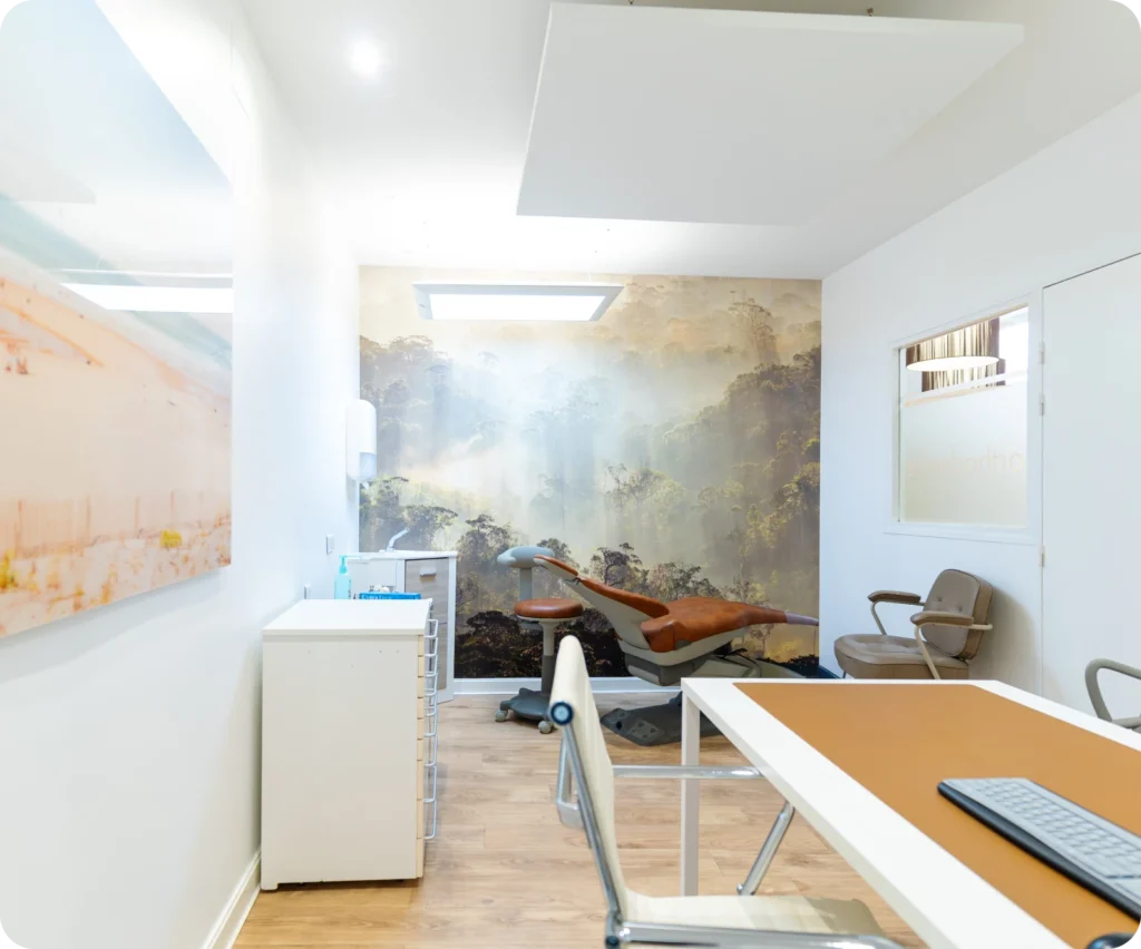 Salle de soins avec fresque murale de paysage